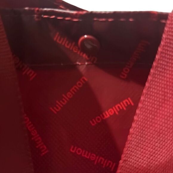 Lululemon Red Ombre Snap Reusable Retail Paper Shopping Tote Bag Ladies Small - Picture 6 of 10
